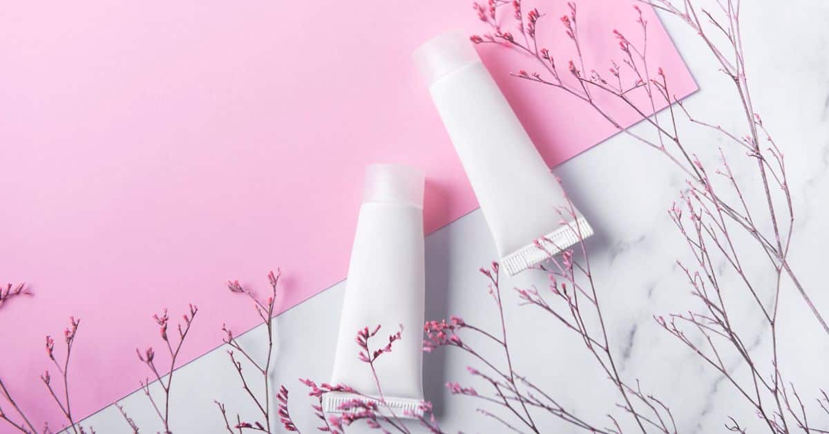 La crème hydratante peut-elle aider à lutter contre l’acné ?