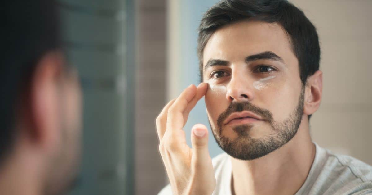 Conseils de soins de la peau pour les hommes contre les problèmes liés à la pollution