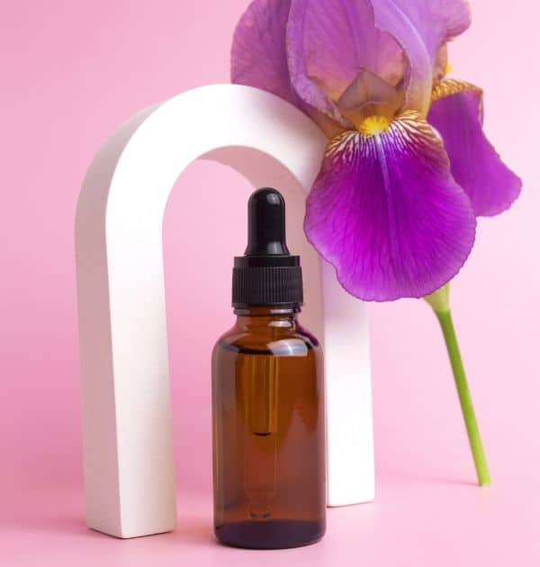 Intégrer des extraits floraux à votre routine de soins de la peau printanière