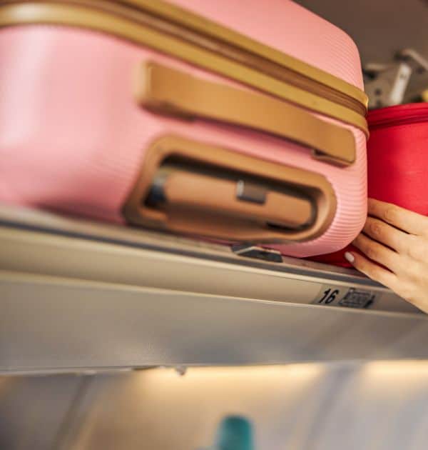 Les essentiels skincare avec juste un bagage à main